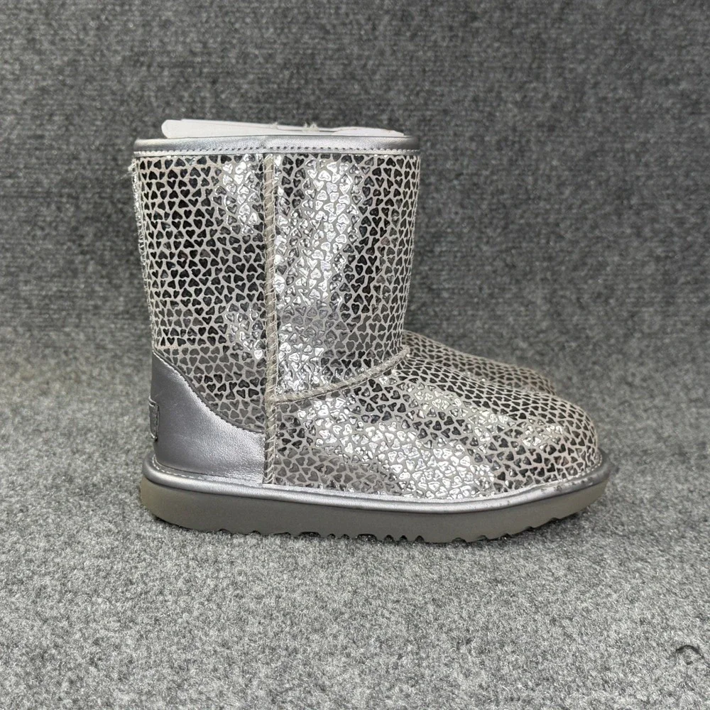 UGG Classic II Gel Hearts Winter Boots Kids 1 Grey Shearling Insulated Snow Shoe